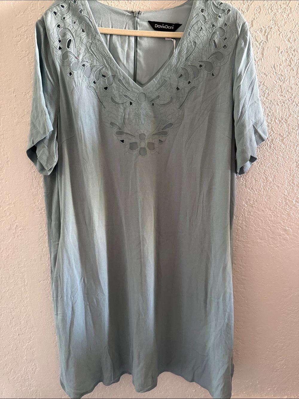 Davi & Dani Short Sleeve V Neck Embroidery Dress New Fit Large 24” ptp